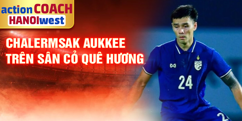 Tiểu sử Chalermsak Aukkee: Ngôi Sao Tỏa Sáng Bóng Đá Thái 1 Chalermsak Aukkee trên sân cỏ quê hương